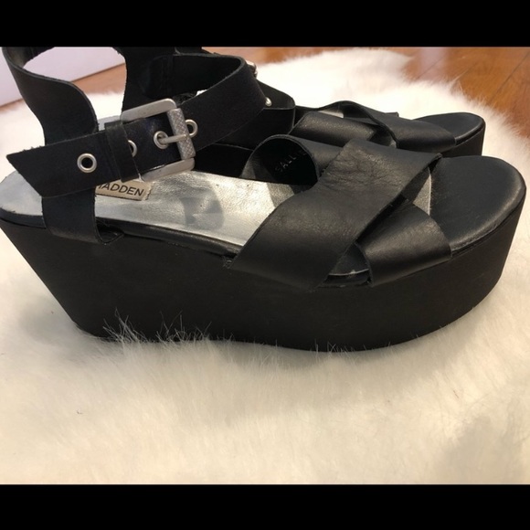 (REVERSED 🚫) STEVE MADDEN PLATFORMS - Picture 3 of 5